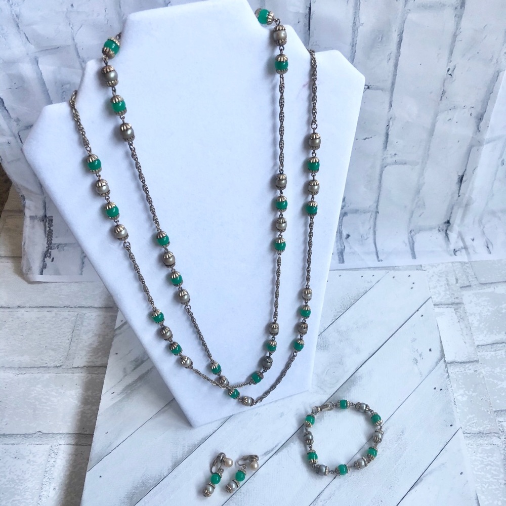 Vintage Celebrity faux pearl and jade jewelry set necklace, earrings, bracelet